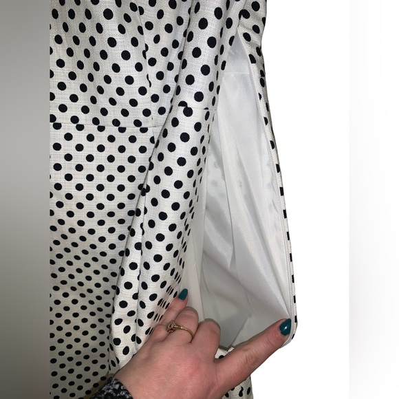 Lands End white shift dress with black polka dots. size 10. Pleated w/ pockets - Picture 8 of 11